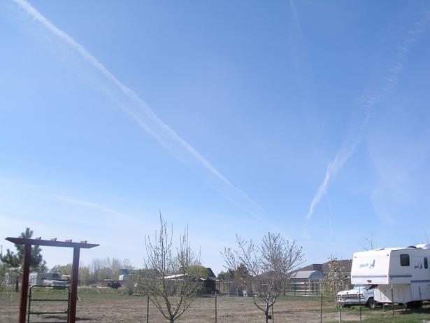 chemtrails on April 13, Mountain Home, ID